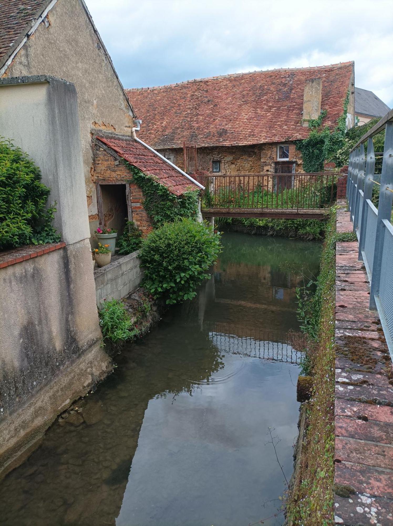 La Maison Au Bord De L'Eau Gracay ภายนอก รูปภาพ