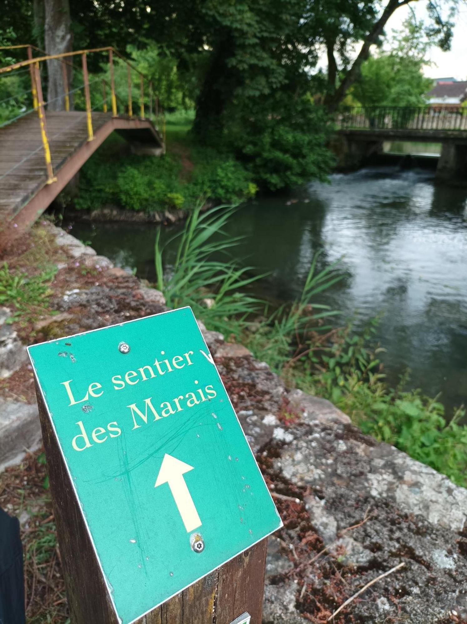 La Maison Au Bord De L'Eau Gracay ภายนอก รูปภาพ
